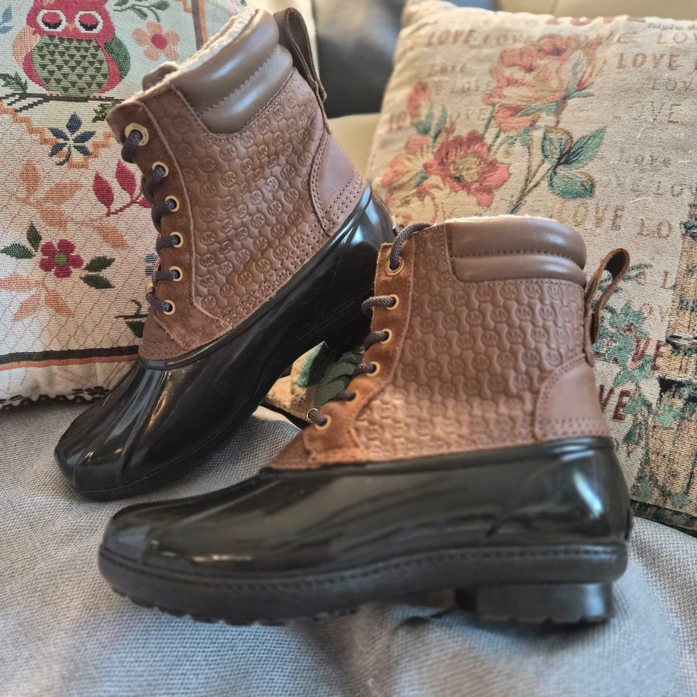 MICHAEL Michael Kors Monogram Duck Boots Brown Shearling Size 7 Equestrian